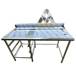 Bàn bếp inox để bát sạch